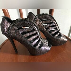 H | Williams purple lizard zip top pumps